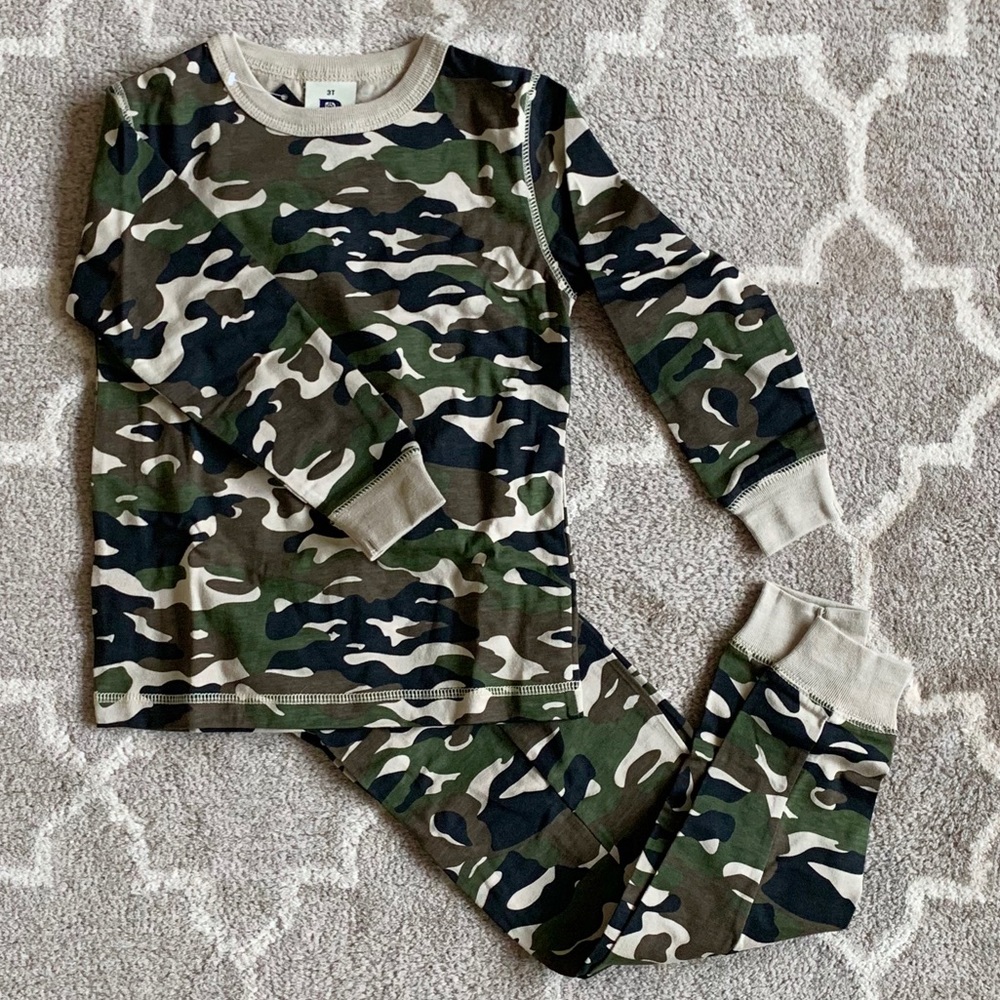 NWT Dogwood pajama set